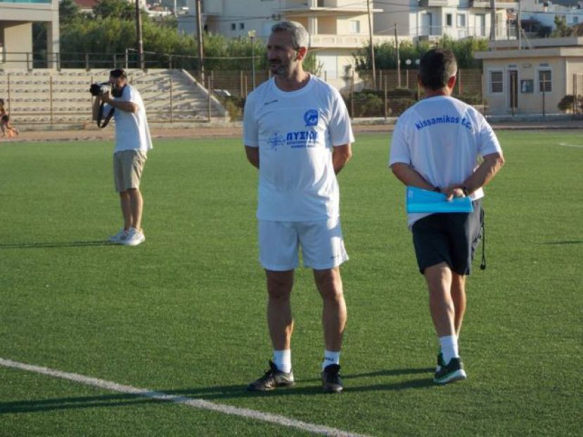 «Ψάχνουμε ένα καλό φορ»