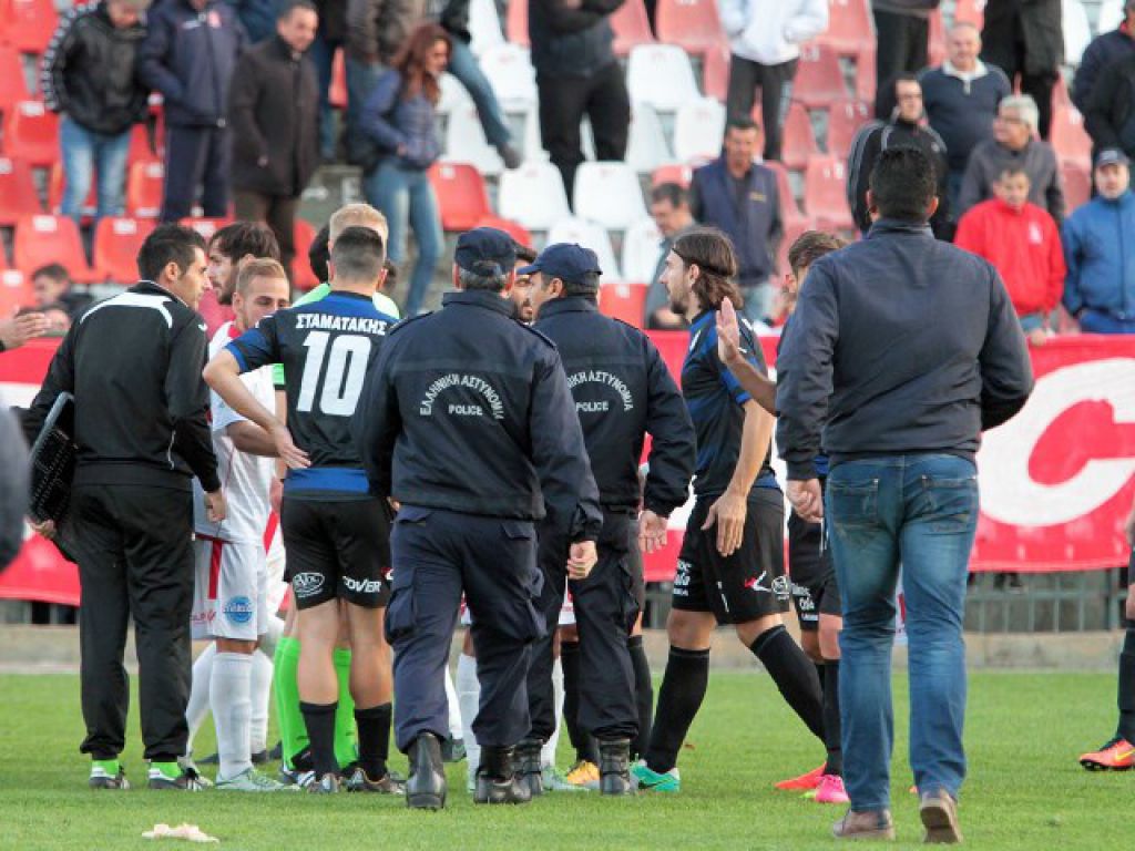 Έξαλλοι με Μαλούτα, οπαδούς