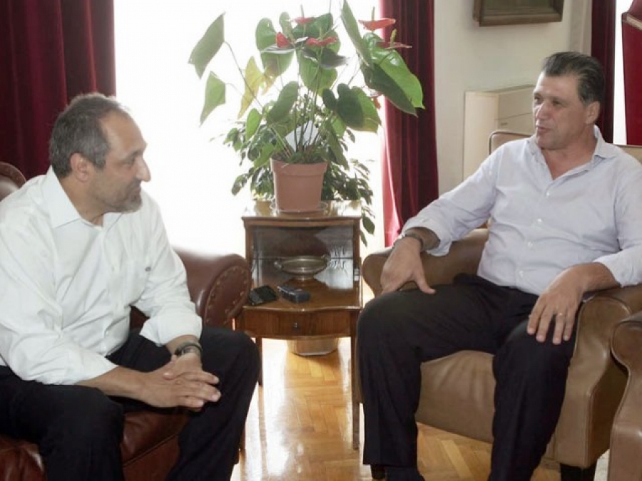 Τα είπαν Ορφανός, Παπαθανασάκης