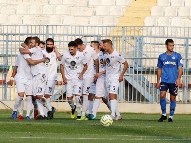 Αήττητος και με Ατρόμητο
