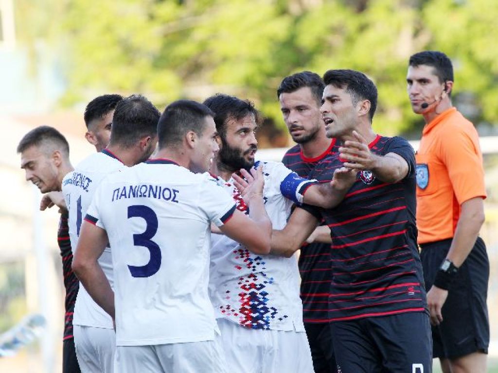 Ξύλο και διακοπή στη Νέα Σμύρνη