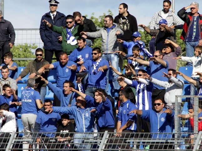 Σύμμαχος ο κόσμος του