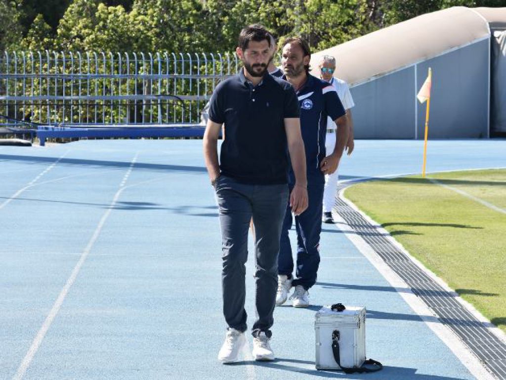 Στην Αθήνα Πετράκης, Τάτσης