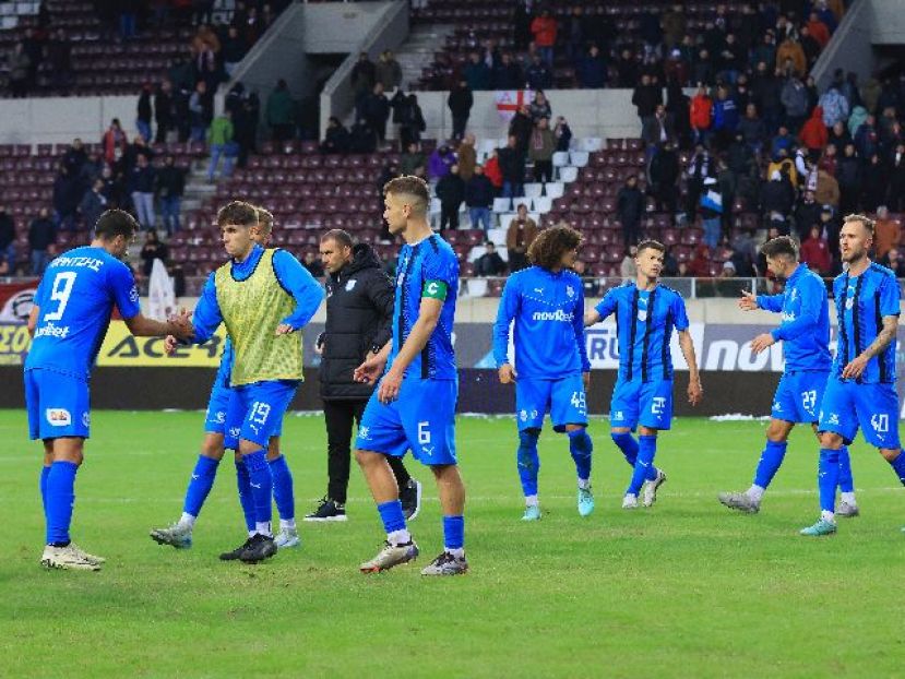 Αποδεκατισμένος στην αυλαία