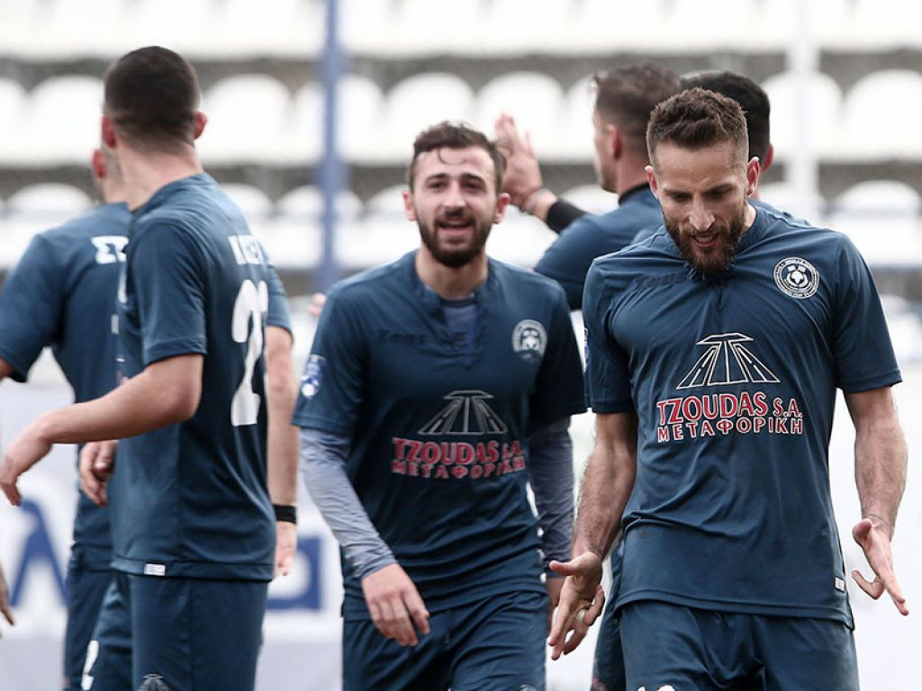 Την έσπρωξε πιο κάτω…