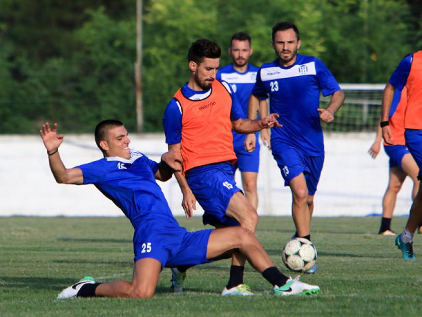 «Κομπλέ» στο «Ελ Πάσο»
