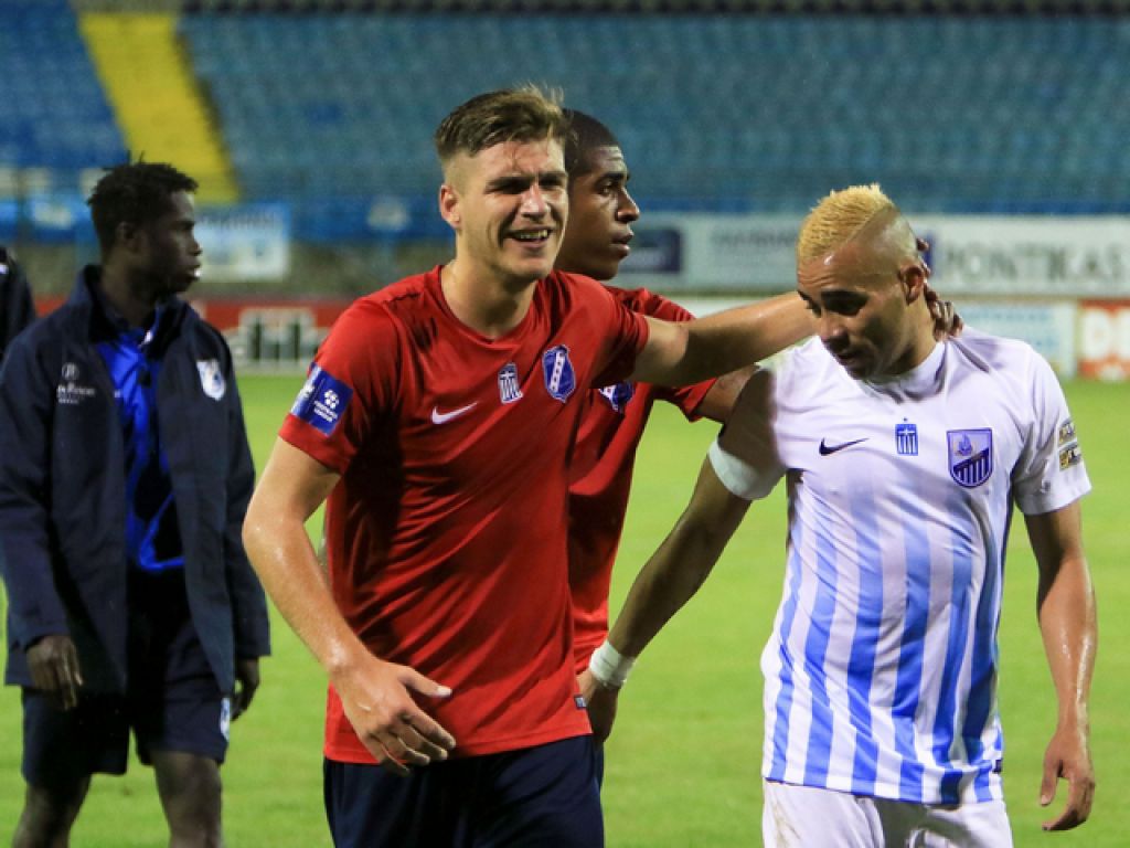 Ανακοινώνει 18άδα