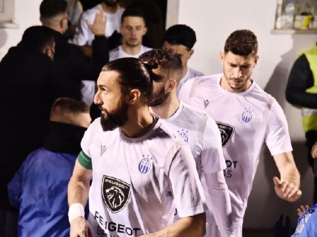 Εκτός οι Σμπώκος, Παπασάββας