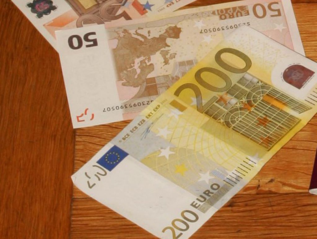 Αίτημα για τα 800€ σε παίκτες και υπαλλήλους
