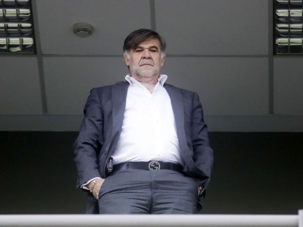 Άδεια σε Παπαδόπουλο