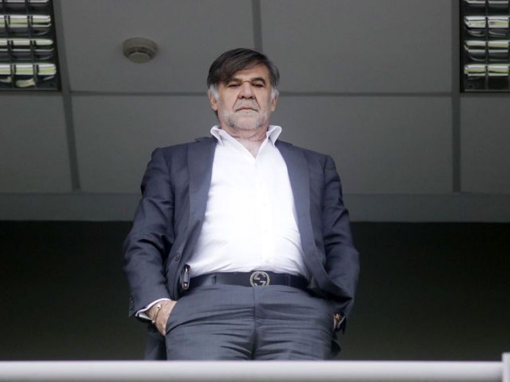 Άδεια σε Παπαδόπουλο