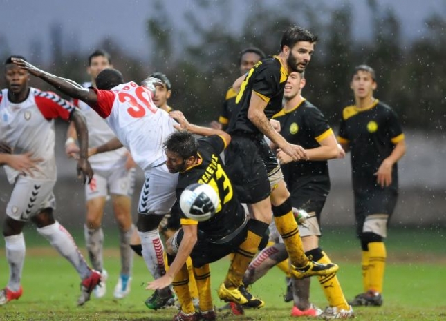 Δύο εκτός στα Μέγαρα