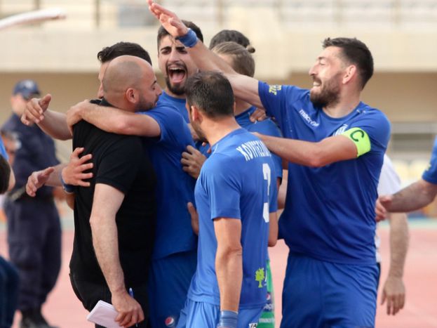 Σκέφτεται Λίταινα