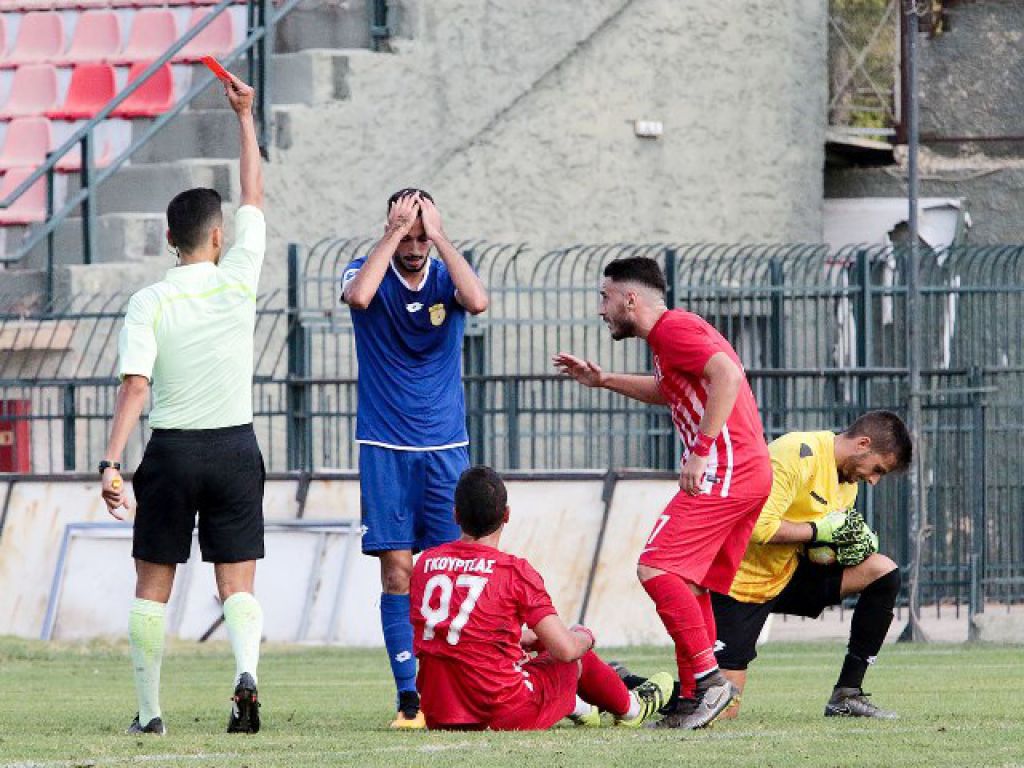 Δουλεύει στην επιθετική λειτουργία