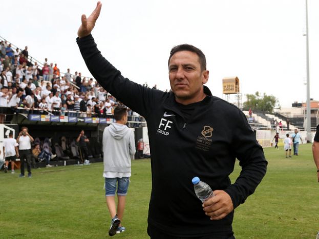 Για αριστερό μπακ και δεκάρι