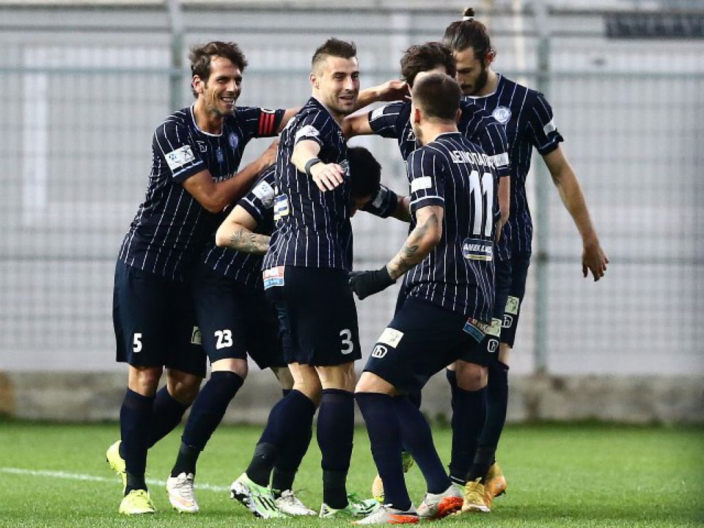 Με 19 και… τρεις νέους
