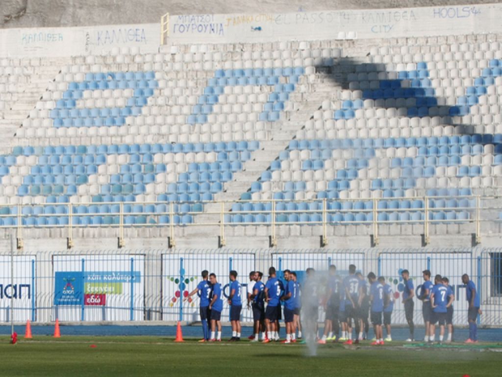 Παίζει με Αχαρναϊκό