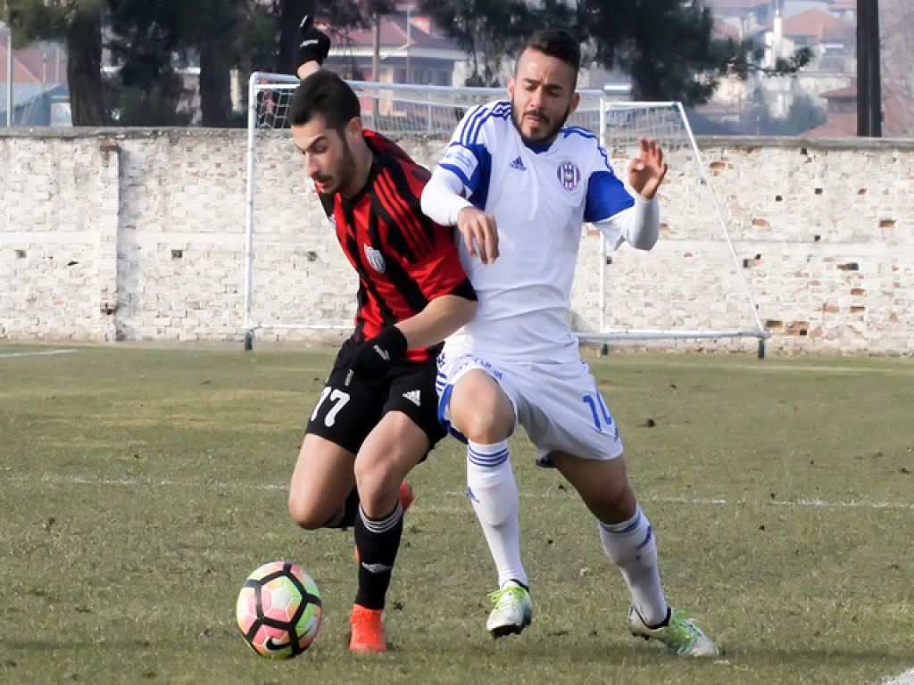 Ψάχνει «τρίποντο» παραμονής