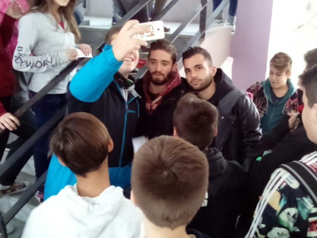 Στο σχολείο Νικολιάς, Σκοπελίτης