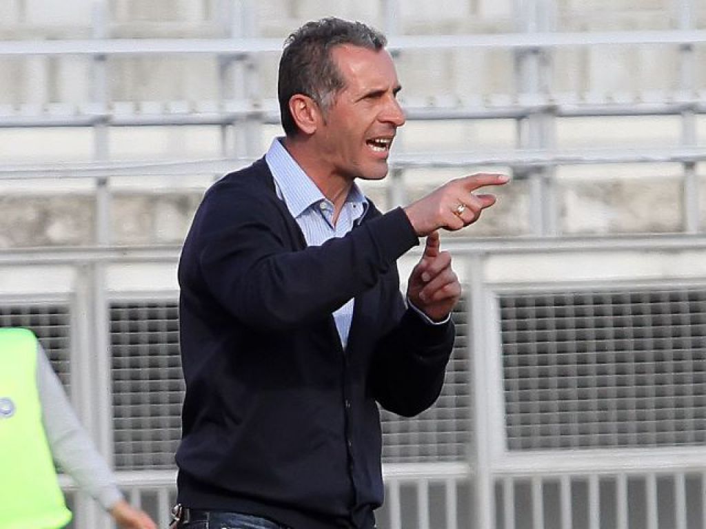 Έναρξη με κόσμο και 4 νέους