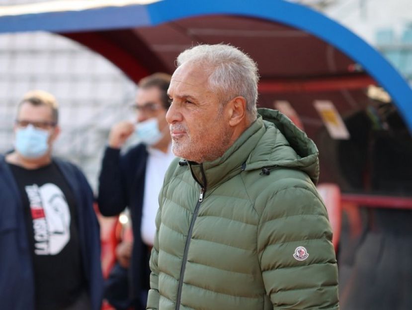 «Κρίμα να βγάζουμε μόνοι μας τα μάτια μας»