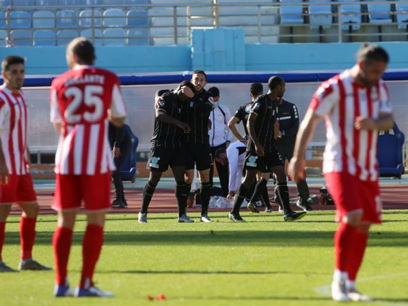 Στο γήπεδο… αουτσάιντερ