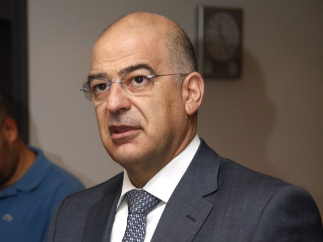 Διαμαρτυρία στον Δένδια