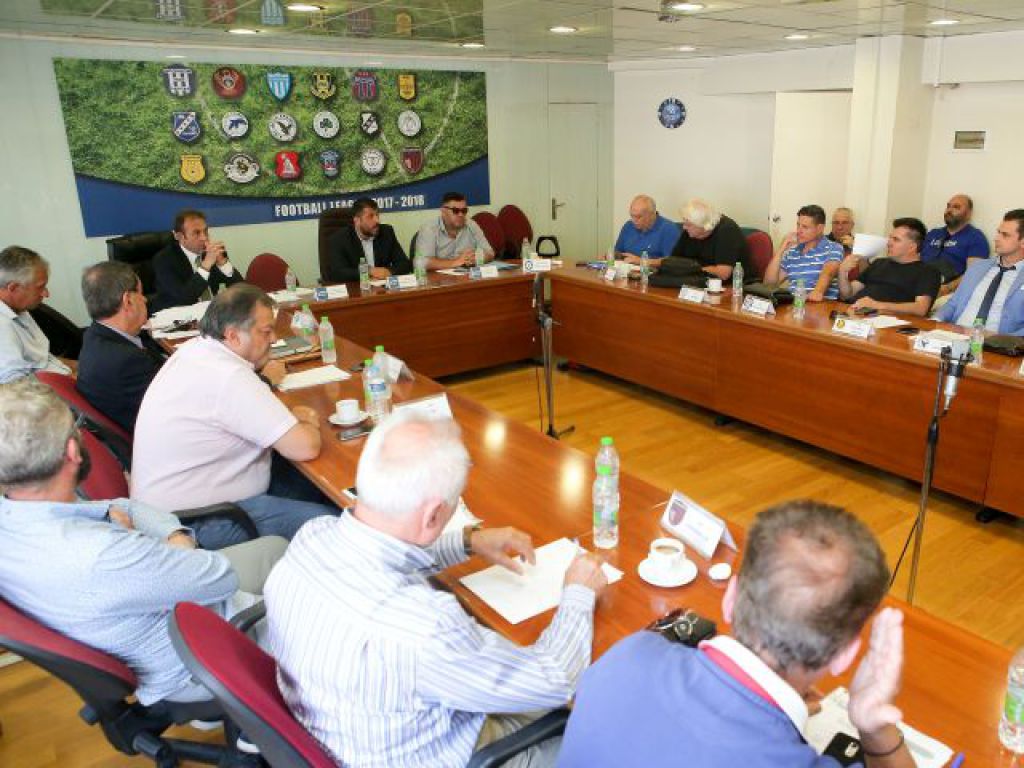 Αναδιάρθρωση και προκήρυξη