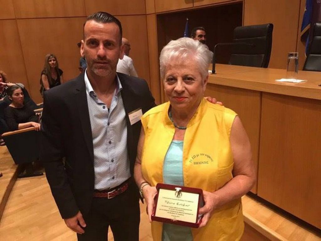 «Πάνω από όλα να είμαστε άνθρωποι»