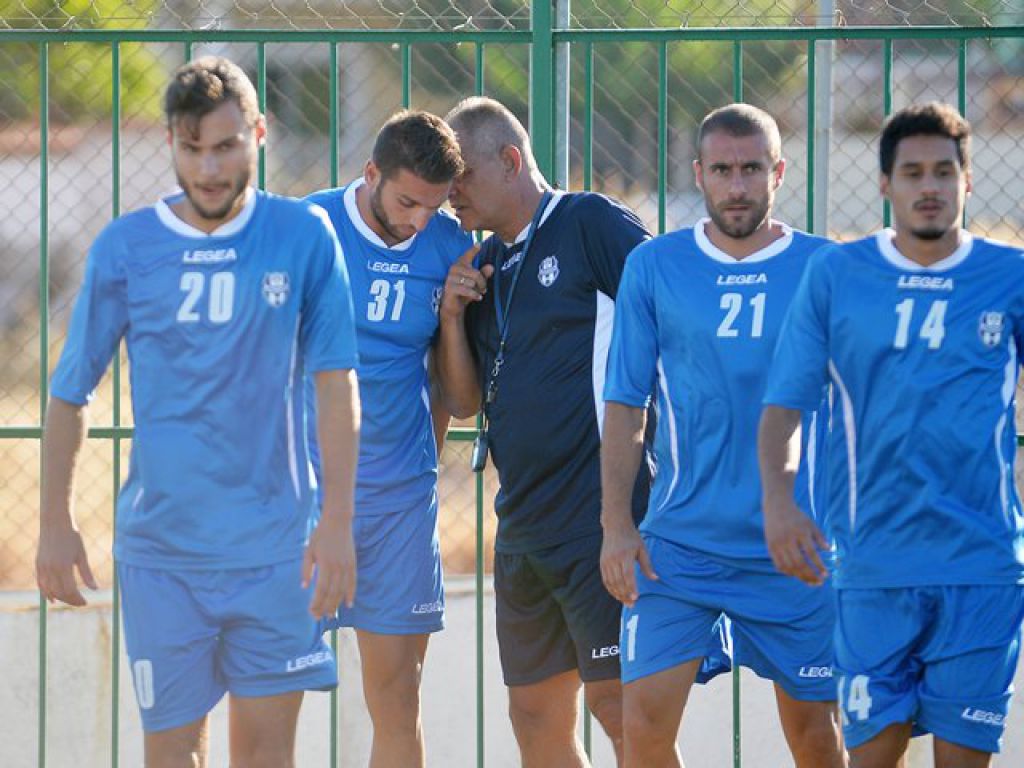 Με δύο απόντες