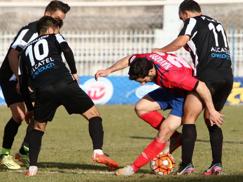 Για 2 επιθετικούς και μέσους
