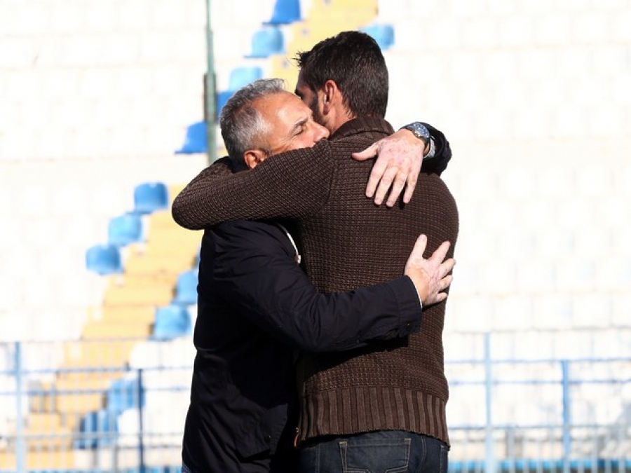 «Βγάζουμε μόνοι μας τα μάτια μας»