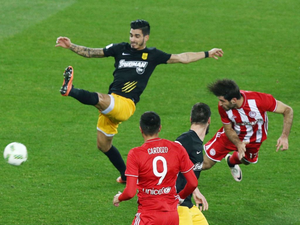 Ούγκο Σόουζα για Super League