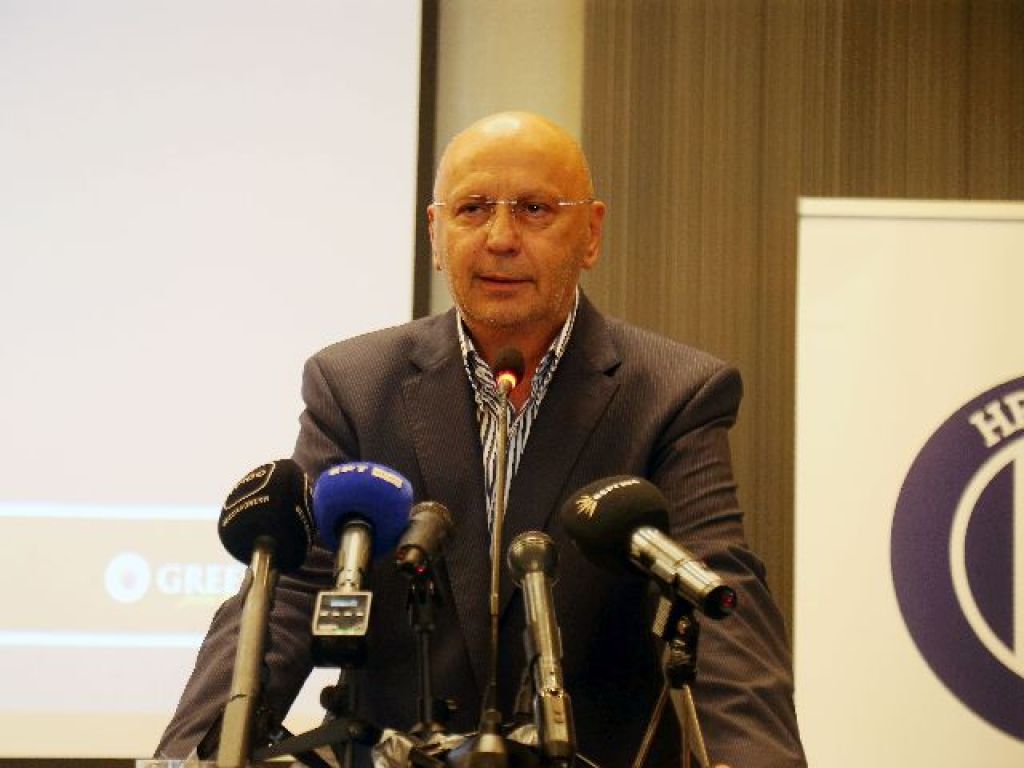 «Να παραιτηθεί έγκαιρα ο Μαρτσούκος»