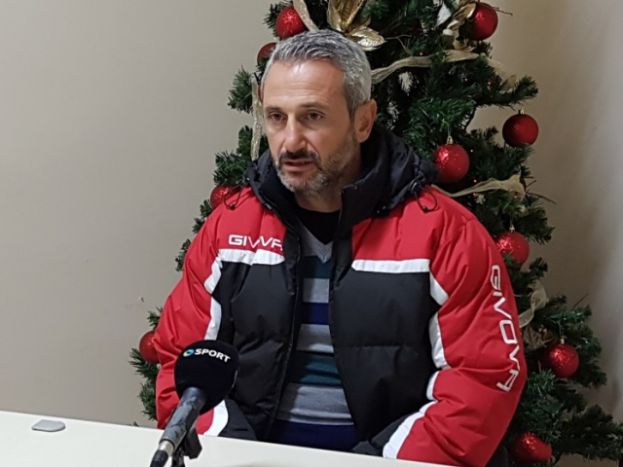 «Να χαμηλώσουμε τα κεφάλια»