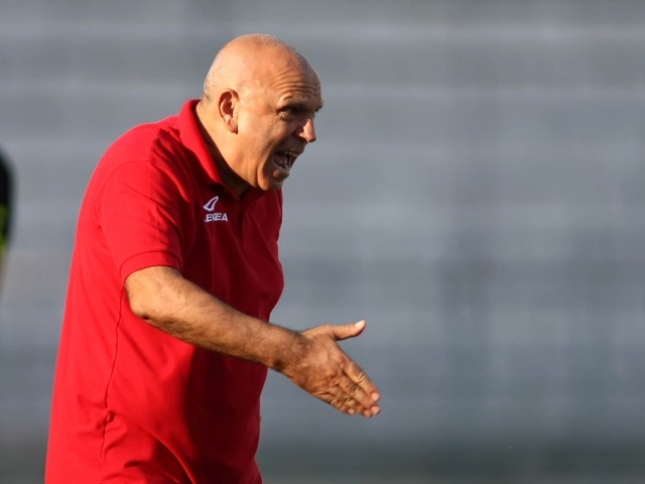 Ψάχνει αντικαταστάτες