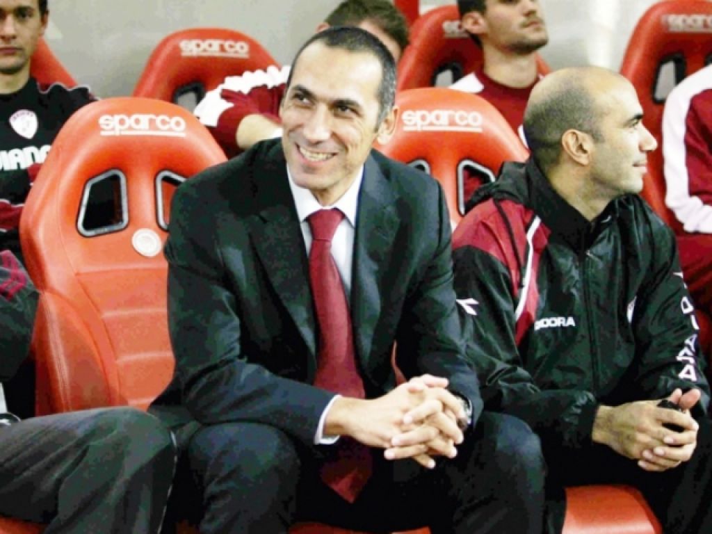 «Βυσσινί» ευχές στον Δώνη