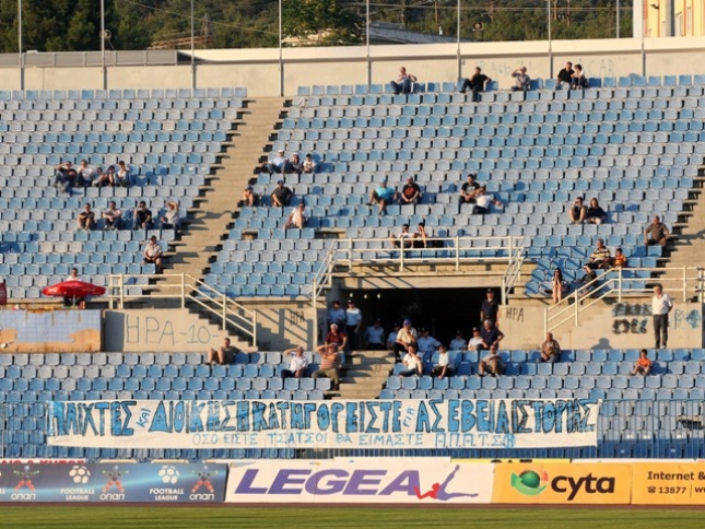 «Επίθεση» και στη διοίκηση