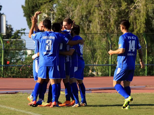 «Δάγκωσε» με την… τρίτη!
