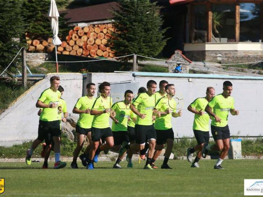 Κάκωση στον καρπό ο Μαντζάρης