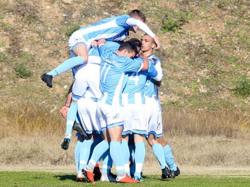 Δράμα οι άνδρες, χάρμα η U19
