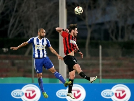 Αποφασίζει για προπονητή