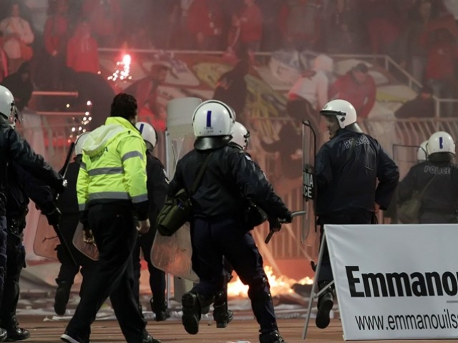 «Μέχρι και τιμωρία έδρας»