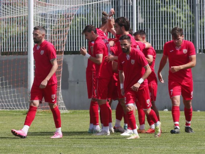 Πρώτες ανανεώσεις για Καμπανιακό