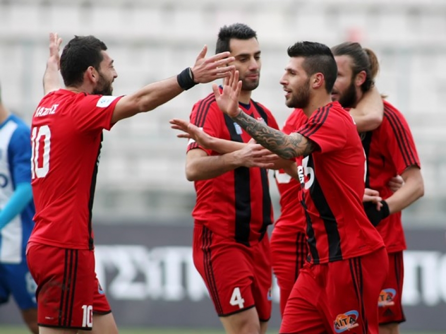 Εδραιώνεται στην τετράδα