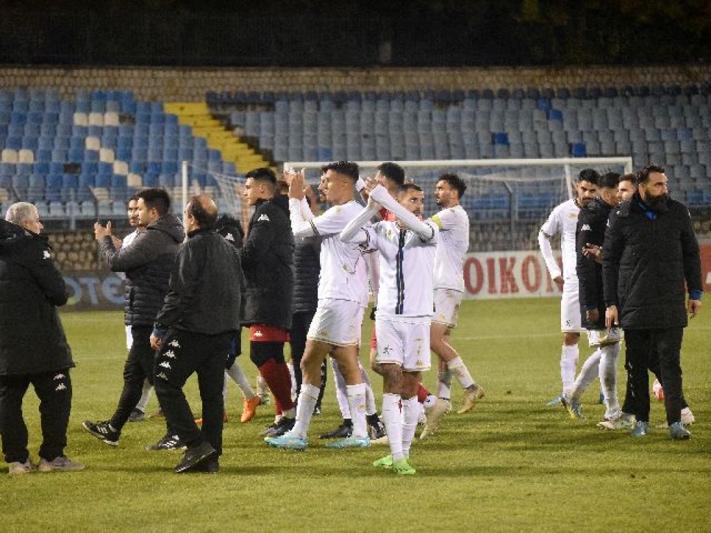 Εκτός ο Σαντάνα