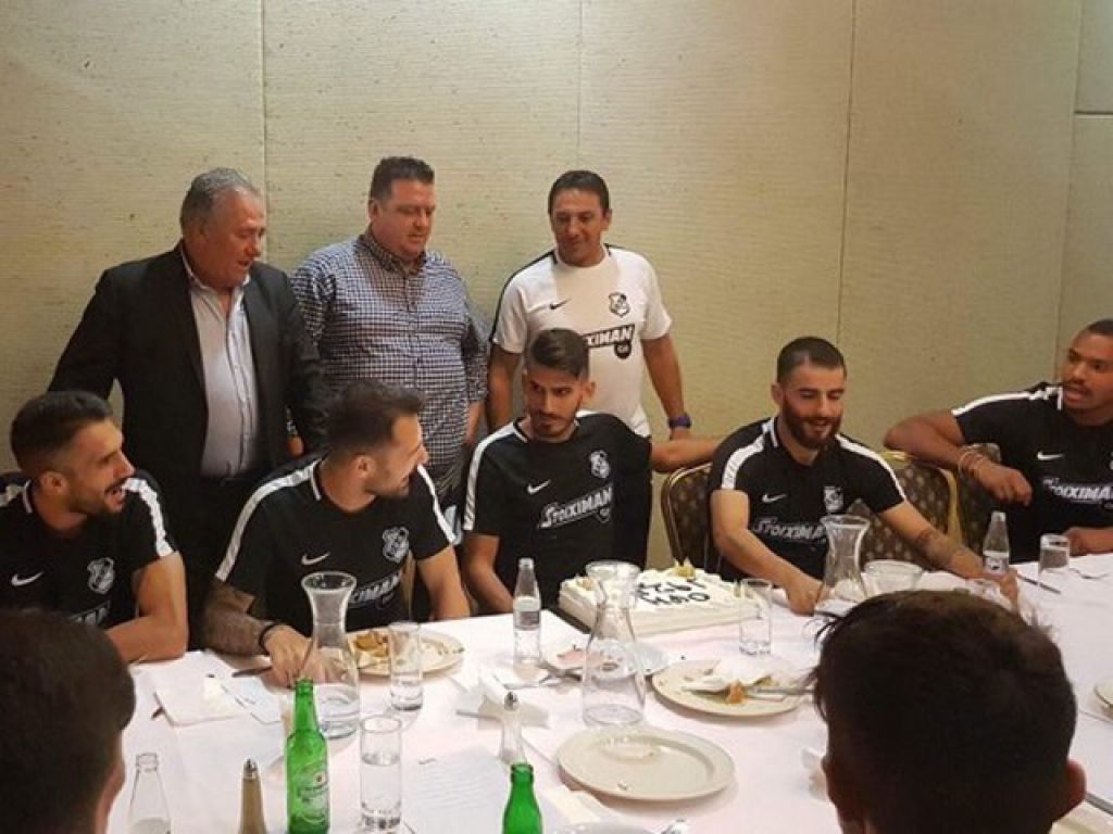 Έσβησαν κεράκια στον Φαζό