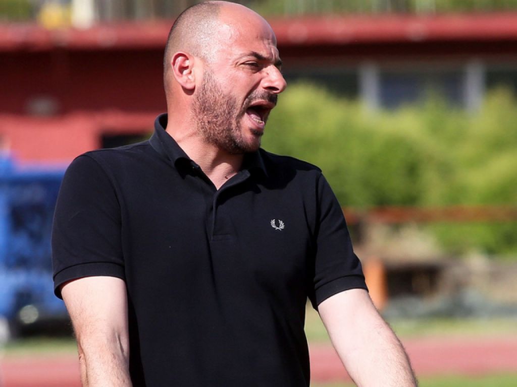 «Συνεχίζουμε με νέους»