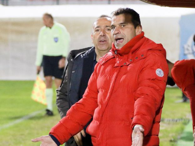 Ανακοινώνει τον διάδοχο