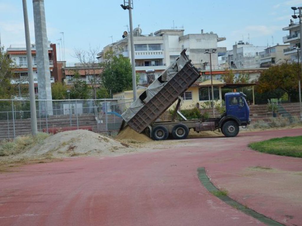 Ετοιμάζει νέο χλοοτάπητα